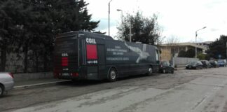Sosta del pullman della CGIL