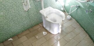 Bagno vandalizzato in Piazza della Repubblica