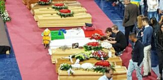 Tragedia Bari-Nord, funerali delle vittime: è iniziata la celebrazione