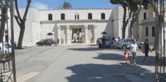Crisi in città? Si ruba anche nel cimitero