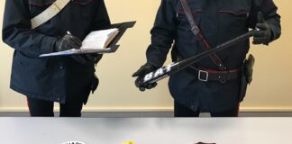 Detengono droga e minacciano i carabinieri