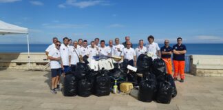 Recuperati 600 kg di rifiuti e quattro transenne a Capo Colonna