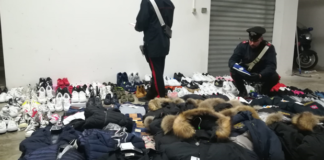 Commercio di materiale contraffatto e ricettazione a Trani: denunciato 57enne tunisino
