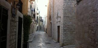 Set cinematografico in via Prologo a Trani: divieto di fermata fino al 30 giugno