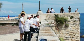 Transenne e passeggini: l’assurdo bottino recuperato dagli “Amici del mare” di Trani