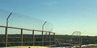 Auto sbanda sul ponte della A14 sulla Andria-Bisceglie, sfondato il guard rail