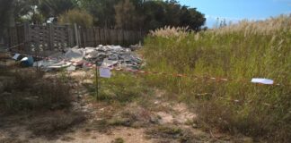 Lapidi e ornamenti funebri abbandonati in località Ariscianne: area sottoposta a sequestro