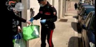Chiede l’aiuto dei Carabinieri per portare il pranzo ad una famiglia bisognosa di Trani