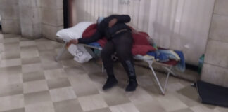 C., il senzatetto è andato via (a Napoli)