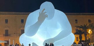 “Man” arriva a Trani, installazione in piazza Quercia