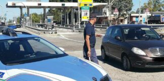 Imbocca l’autostrada contromano, ritiro della patente per un 51enne con precedenti