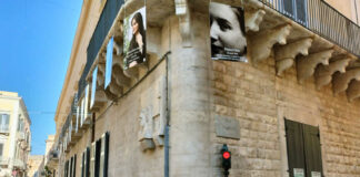 Prosegue in via Ognissanti la mostra fotografica a cielo aperto dedicata alle donne