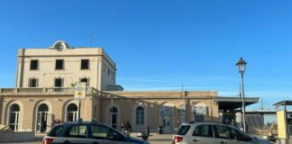 Uomo investito da treno merci a Trani: circolazione ridotta nella stazione