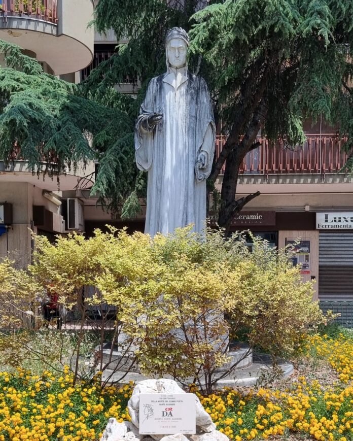 statua dante piazza