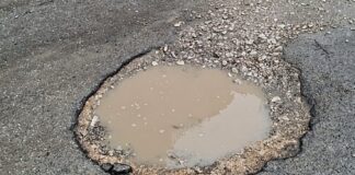 La rivincita delle pompe ma le (altre) strade sprofondano sotto la pioggia