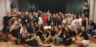 Giullare, celebrati i 30 anni del Centro Jobel con lo spettacolo di Scifoni e una grande torta