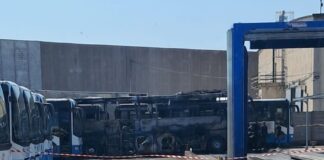 Incendio nella sede barese della STP: le fiamme si sono propagate da un bus in sosta