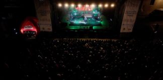 Trani accende il suo Capodanno più rock: Bennato trascina Piazza Quercia in una notte di musica, identità e futuro