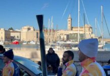 A Trani il primo bagliore del 2026 con il passaggio della Fiaccola Olimpica