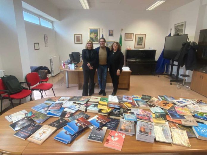 Donazione di libri all’Istituto Comprensivo Rocca Bovio Palumbo D’Annunzio: Accademia Letteralmente e PAV Edizioni insieme per la crescita culturale dei giovani
