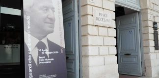 La mostra dedicata a Leonardo Del Vecchio: «Un ritorno simbolico nella città d’origine della sua famiglia»