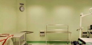 Crollato il controsoffitto nella sala operatoria dell’ospedale di Trani