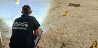 Far west nella Pinetina di via Andria, parte anche un colpo di pistola e muore un ragazzo di 18 anni accoltellato