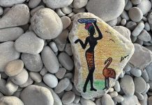 La poesia dei sassi: a Trani l’arte spontanea che colora il “Macello”