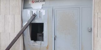 Raffica di assalti a bancomat nella notte: falliti a Trani e Corato